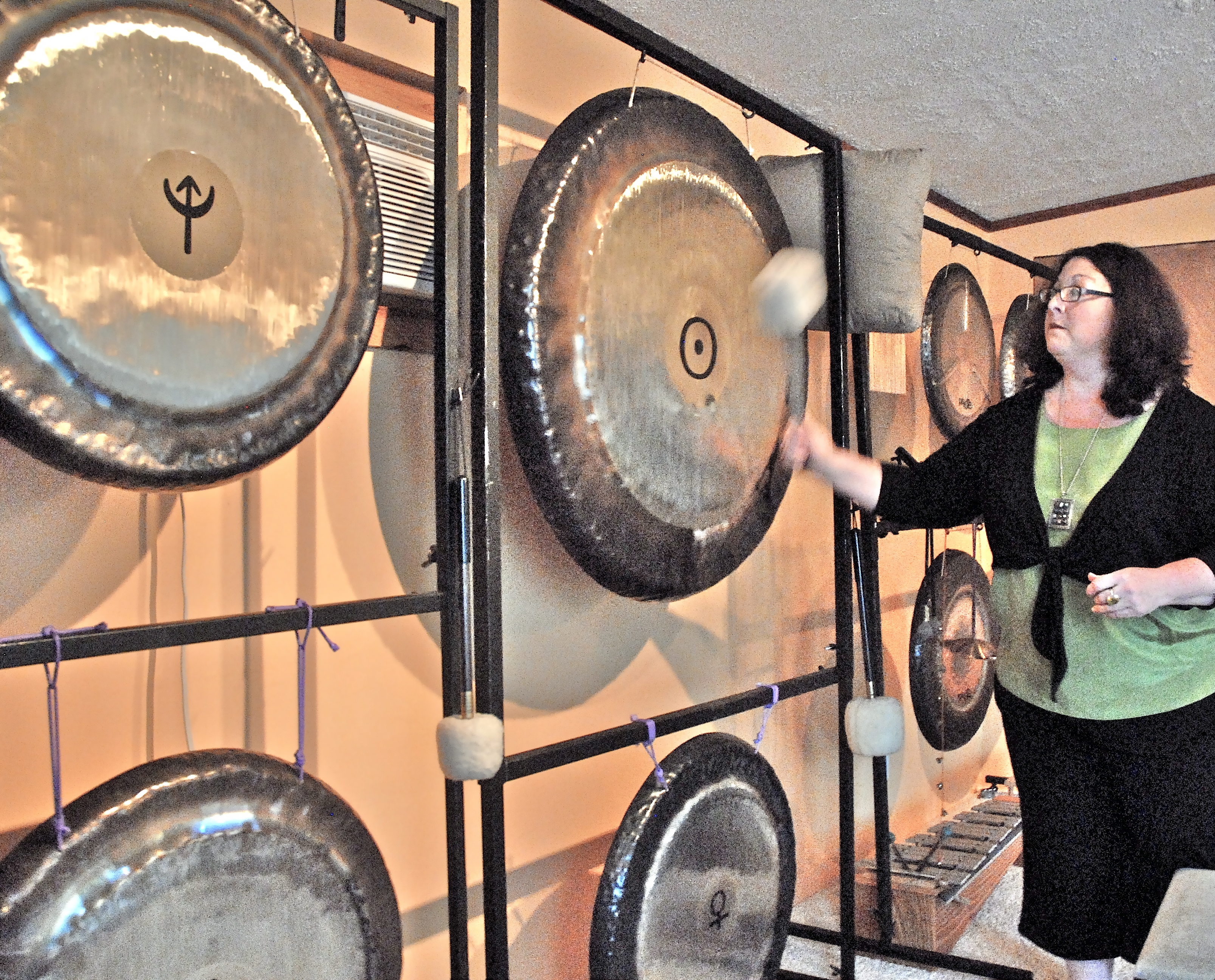 Gong therapist may quiet your soul Westside Seattle